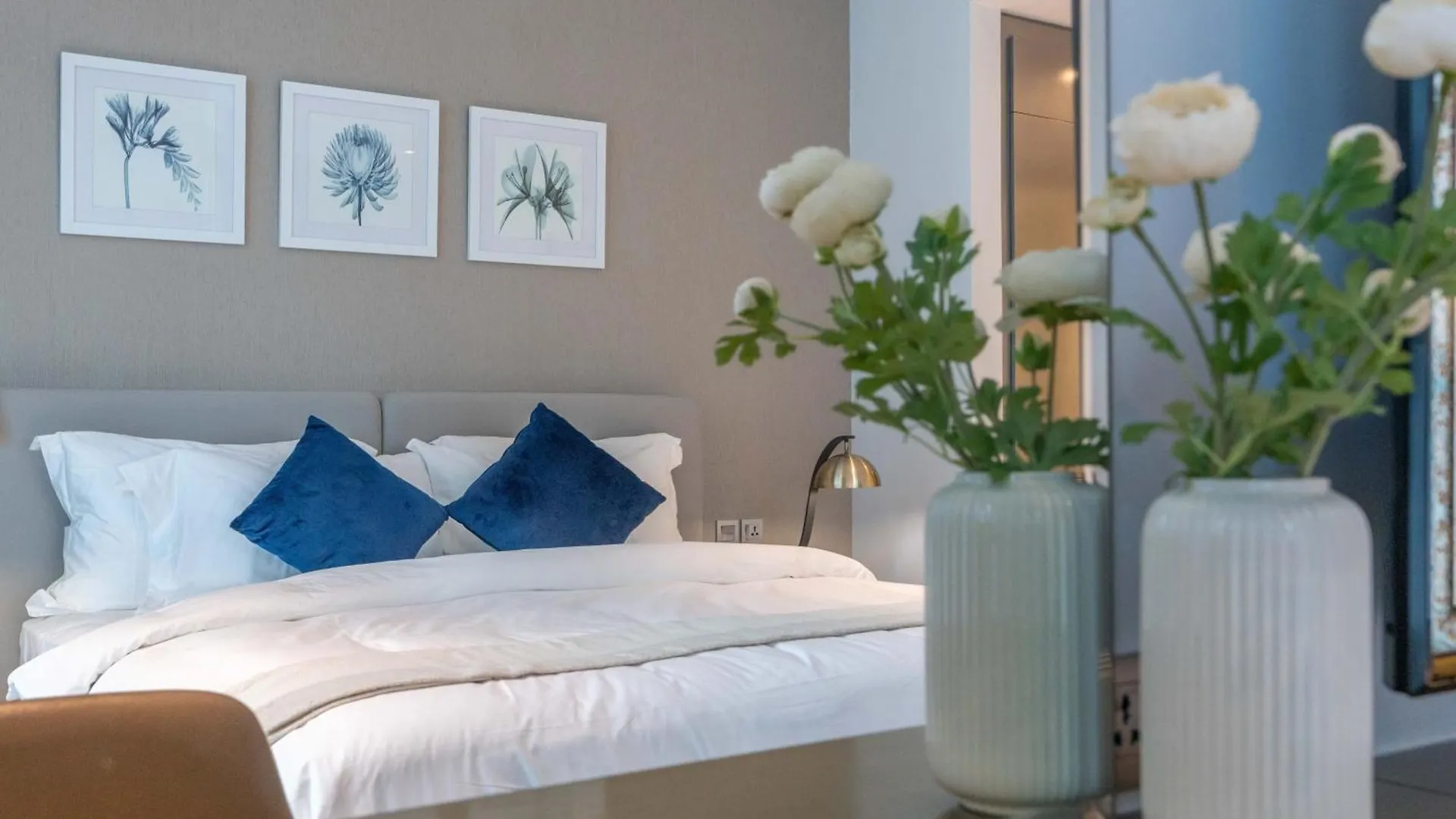 Spacious Luxe Family Apartment With Dubai Canal & Burj Khalifa View