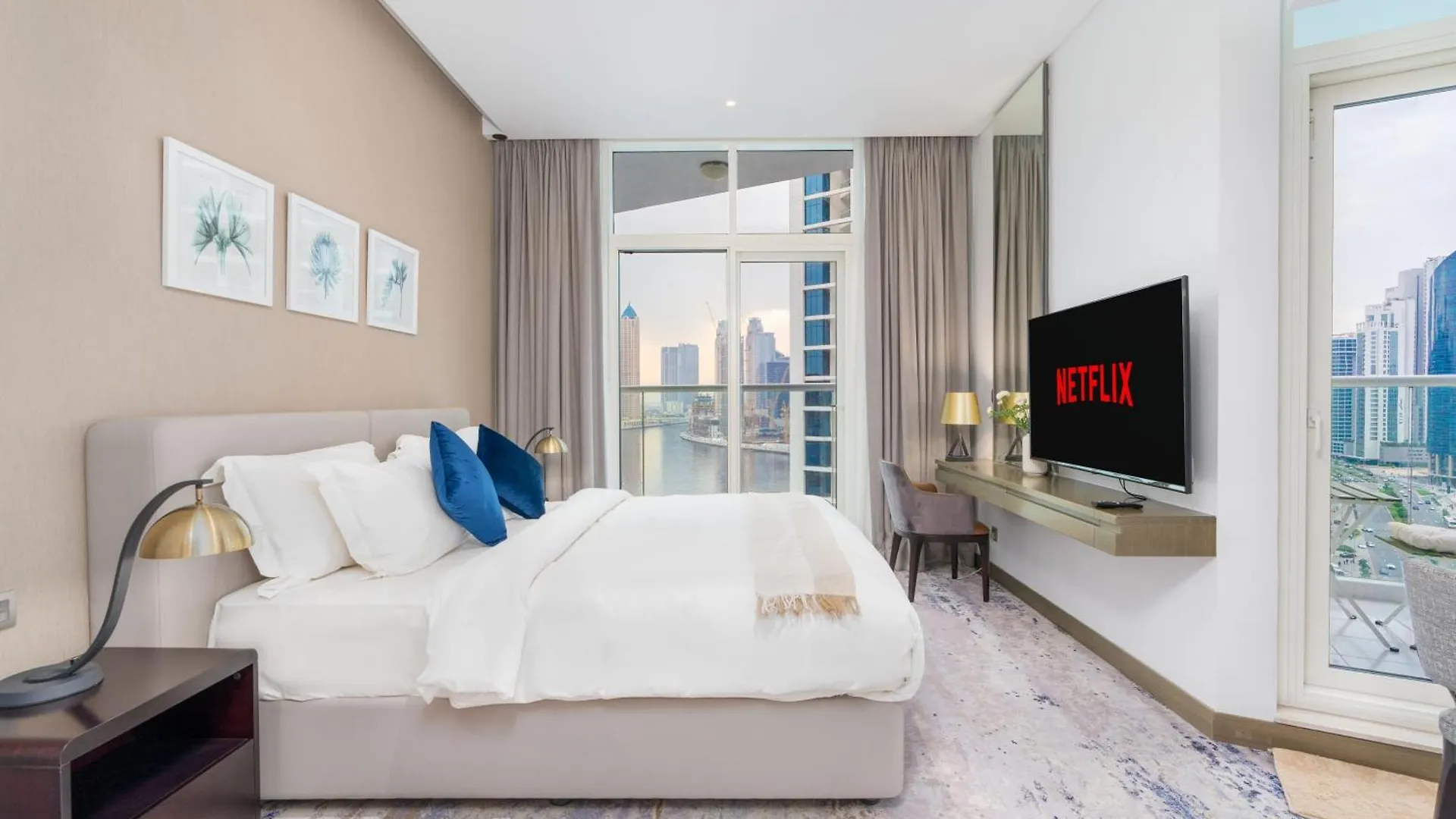Spacious Luxe Family Apartment With Dubai Canal & Burj Khalifa View 0*,