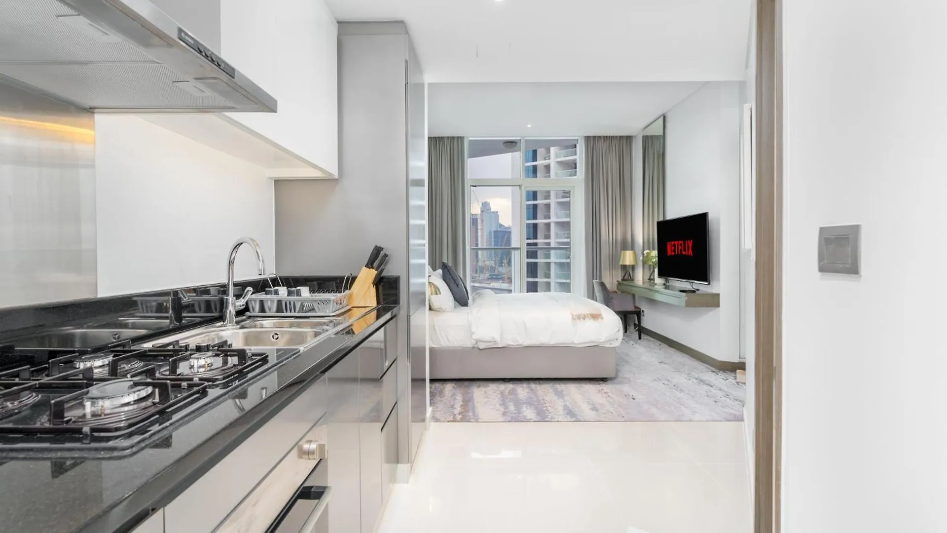 Spacious Luxe Family Apartment With Dubai Canal & Burj Khalifa View