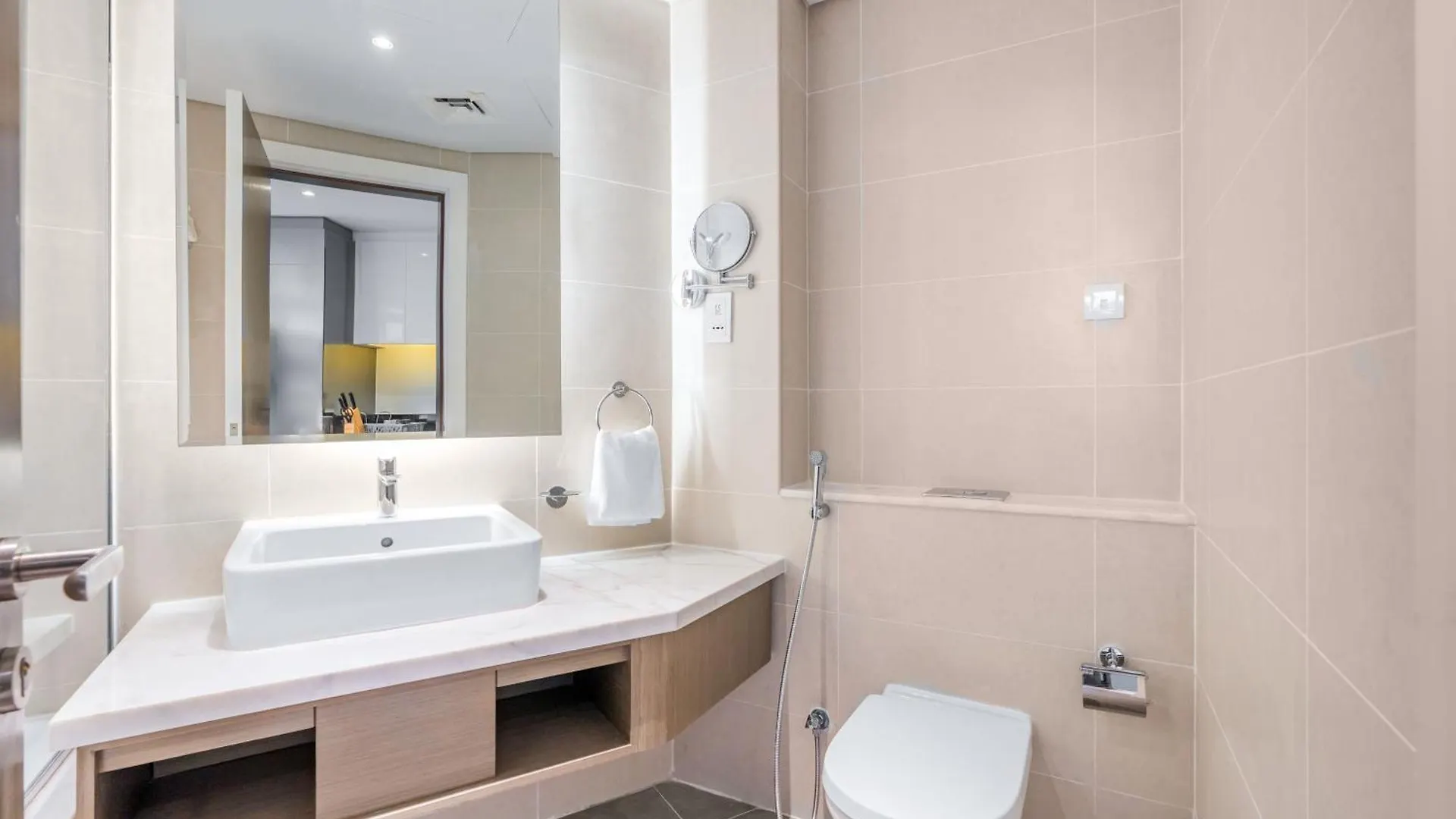 Spacious Luxe Family Apartment With Dubai Canal & Burj Khalifa View