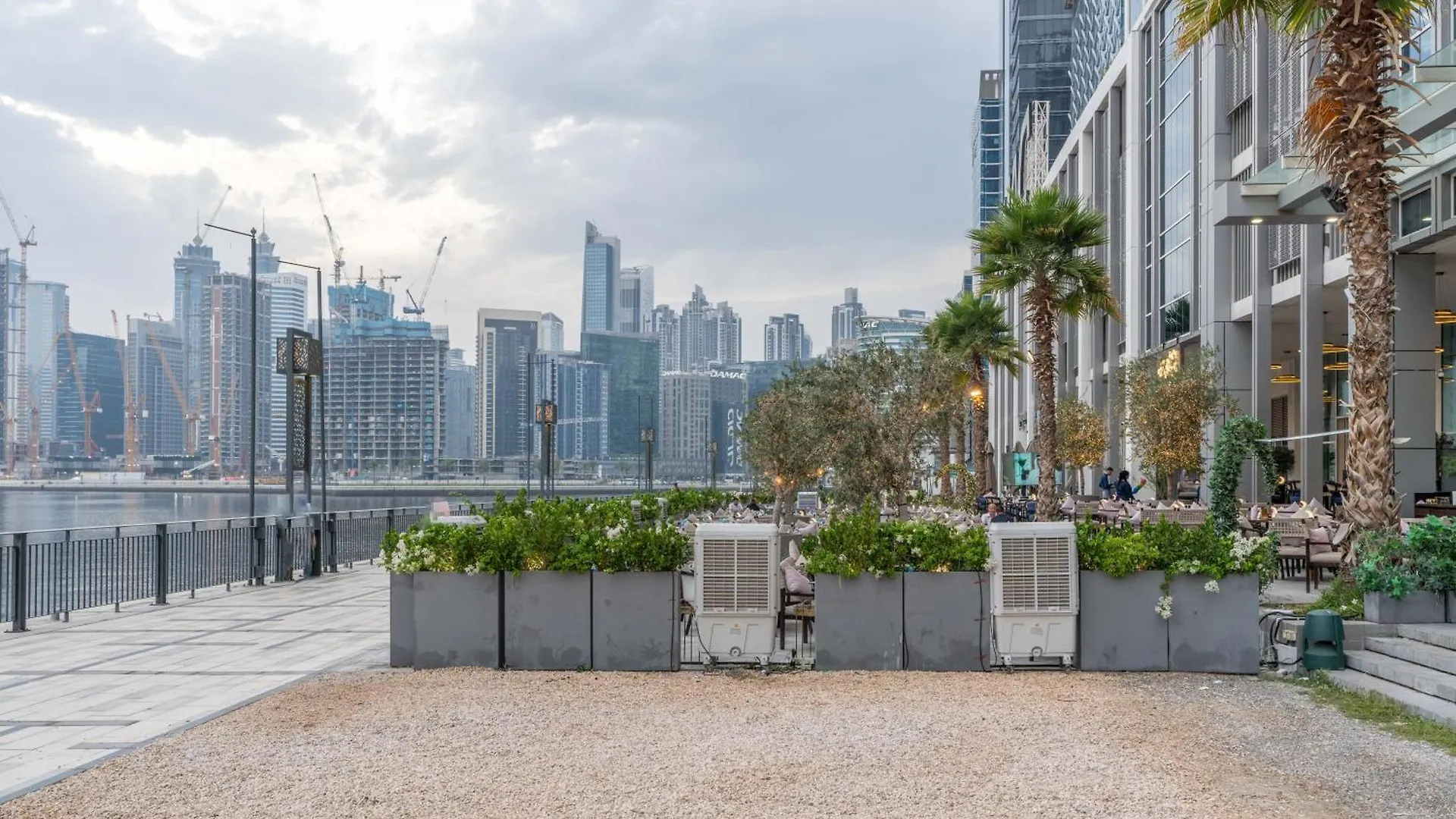 Spacious Luxe Family Apartment With Dubai Canal & Burj Khalifa View