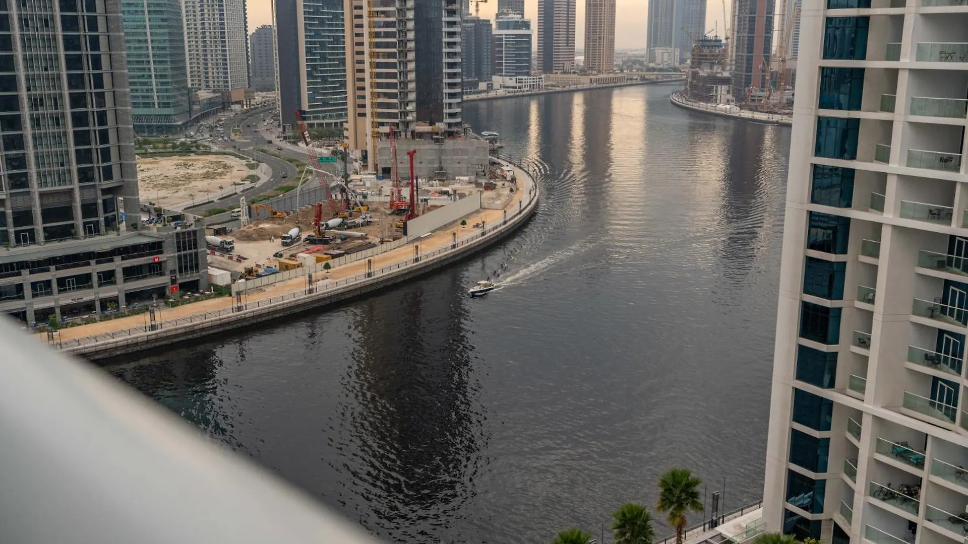 Spacious Luxe Family Apartment With Dubai Canal & Burj Khalifa View