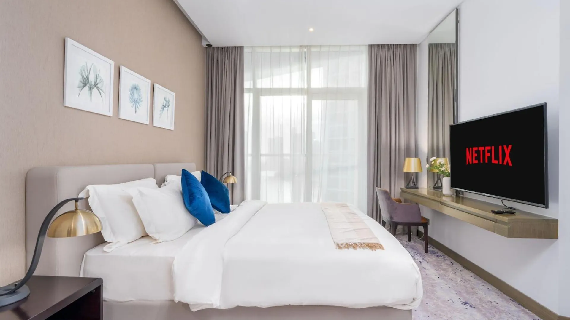 Spacious Luxe Family Apartment With Dubai Canal & Burj Khalifa View