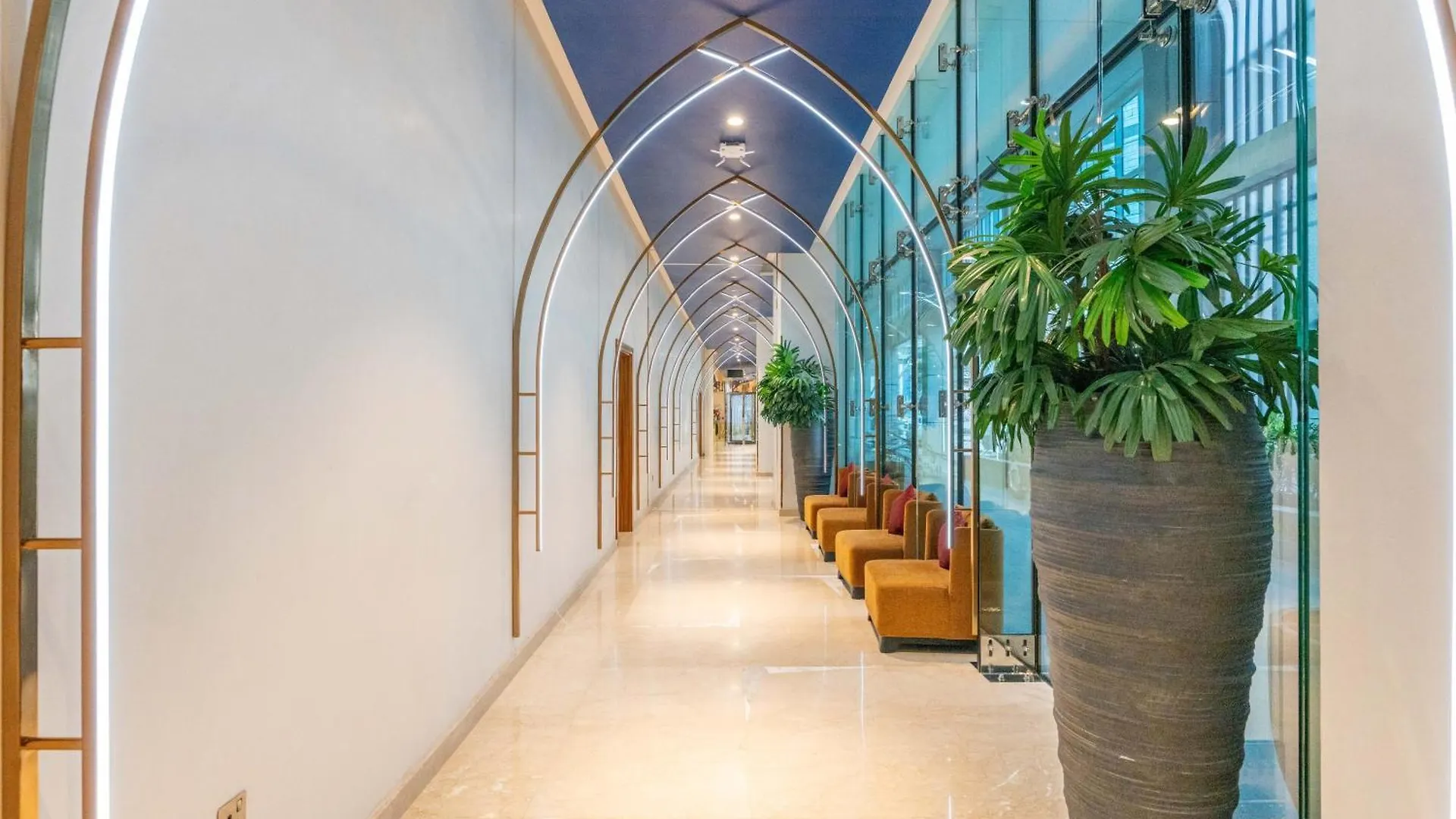 Spacious Luxe Family Apartment With Dubai Canal & Burj Khalifa View
