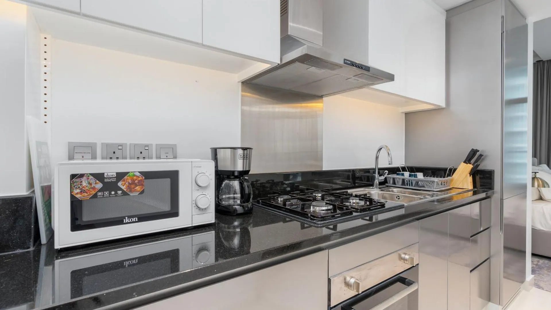 Spacious Luxe Family Apartment With Dubai Canal & Burj Khalifa View