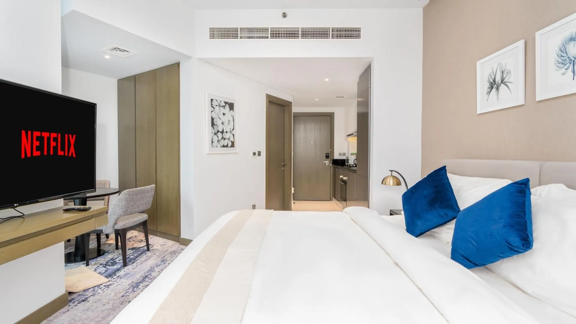 Spacious Luxe Family Apartment With Dubai Canal & Burj Khalifa View 0*,