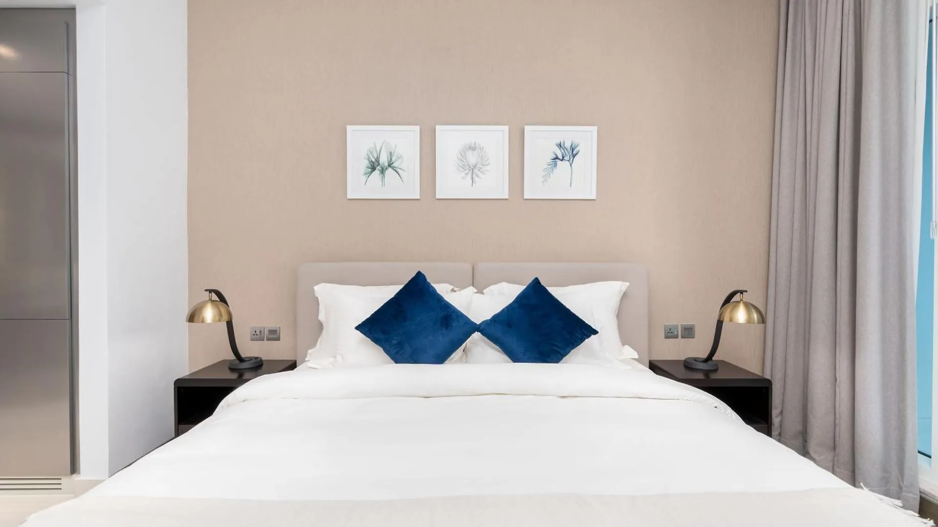 Spacious Luxe Family Apartment With Dubai Canal & Burj Khalifa View 0*,