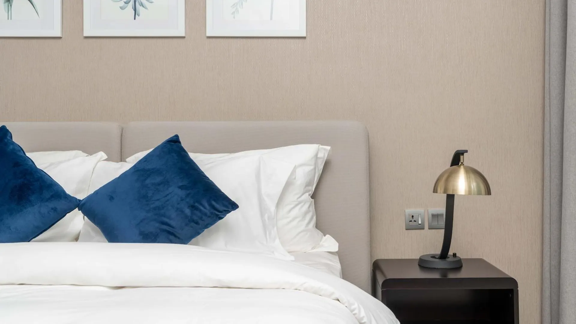 Spacious Luxe Family Apartment With Dubai Canal & Burj Khalifa View