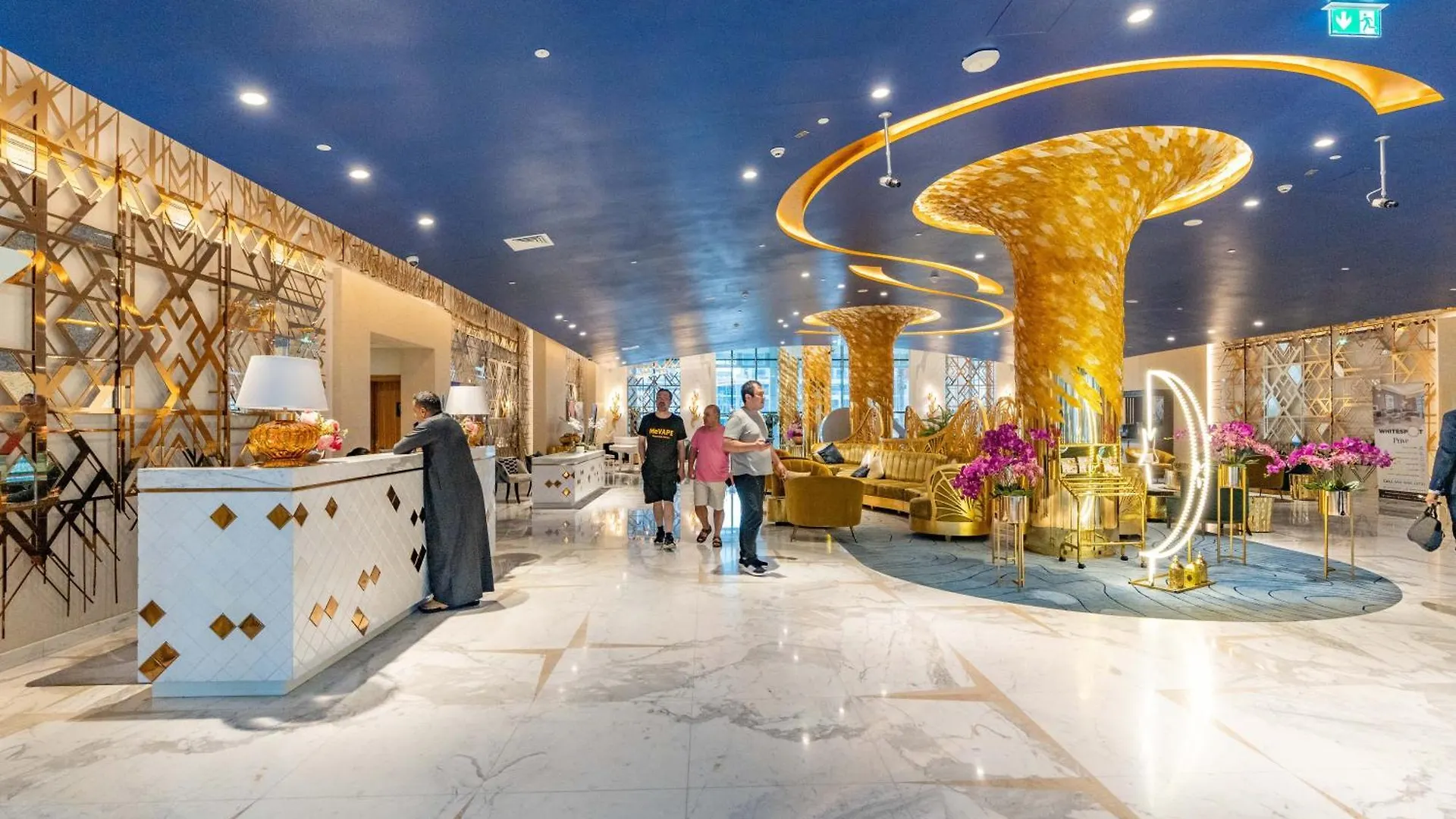 Spacious Luxe Family Apartment With Dubai Canal & Burj Khalifa View
