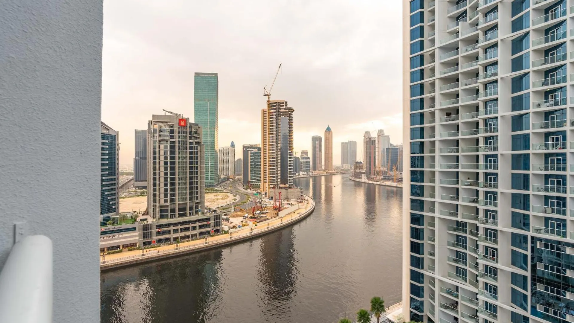 Spacious Luxe Family Apartment With Dubai Canal & Burj Khalifa View United Arab Emirates