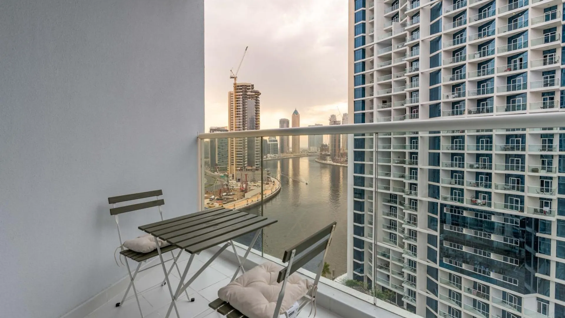 Spacious Luxe Family Apartment With Dubai Canal & Burj Khalifa View