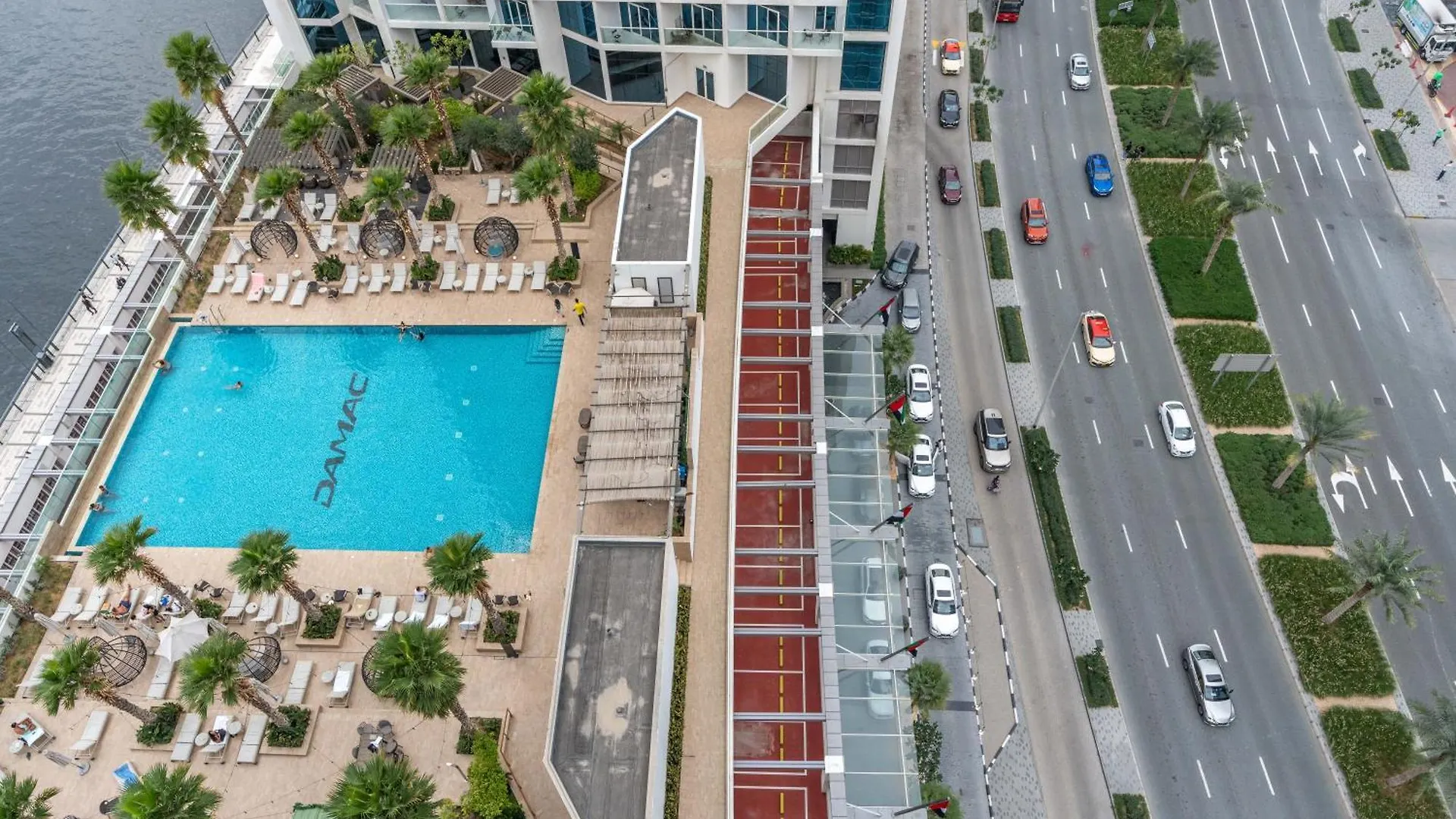 Spacious Luxe Family Apartment With Dubai Canal & Burj Khalifa View
