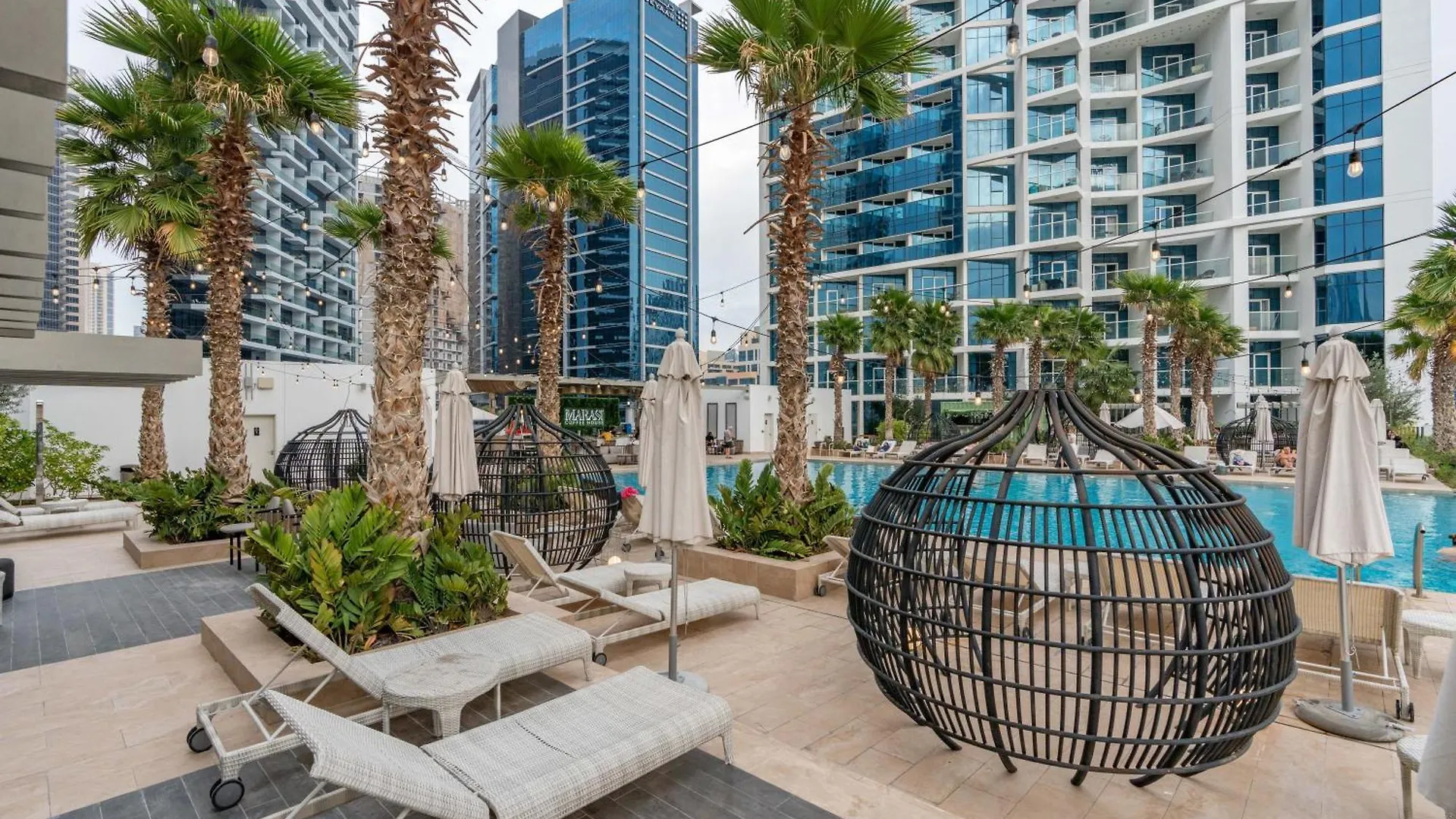 Spacious Luxe Family Apartment With Dubai Canal & Burj Khalifa View